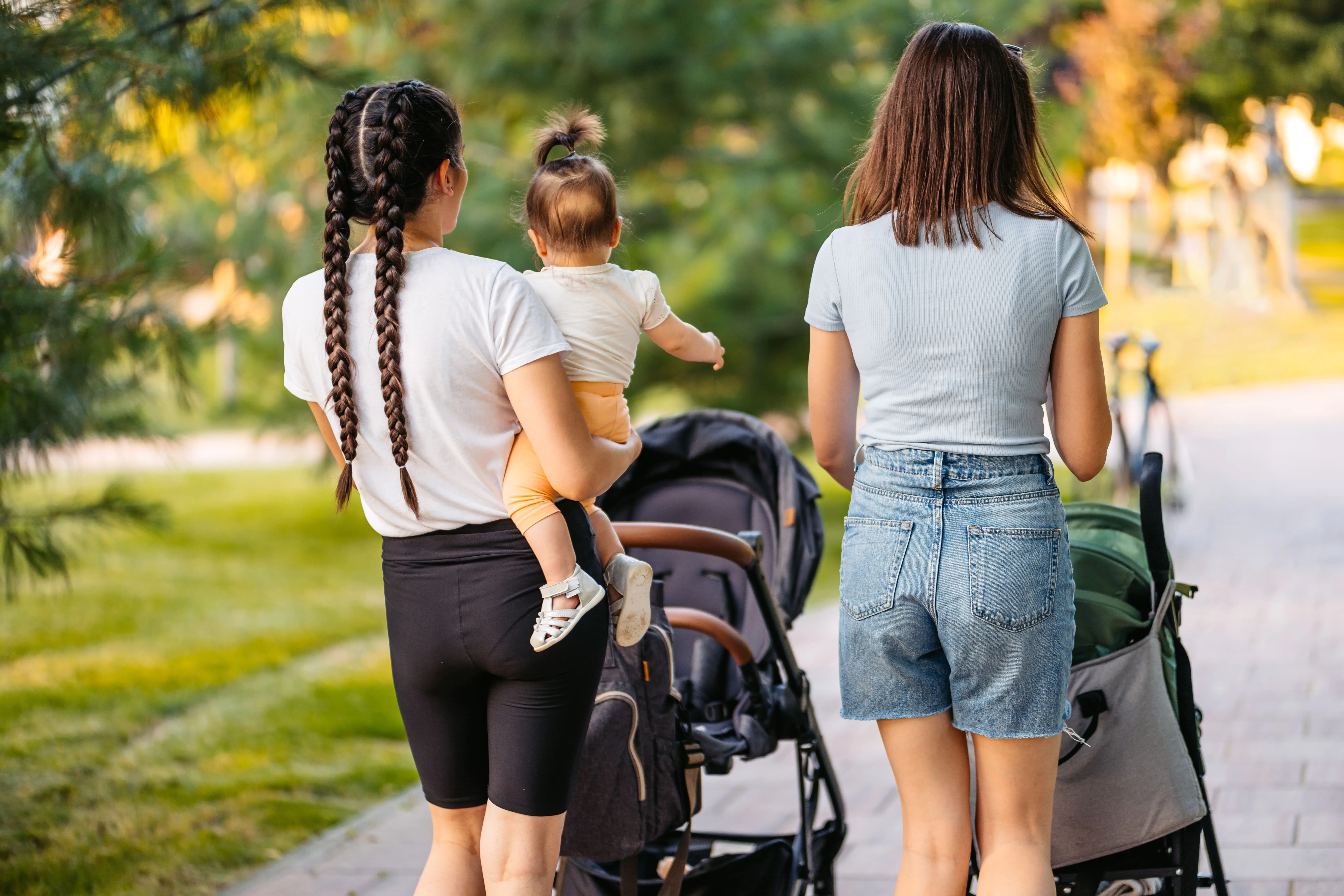 Building-Your-Village-How-Walking-Groups-Bring-Parents-Together